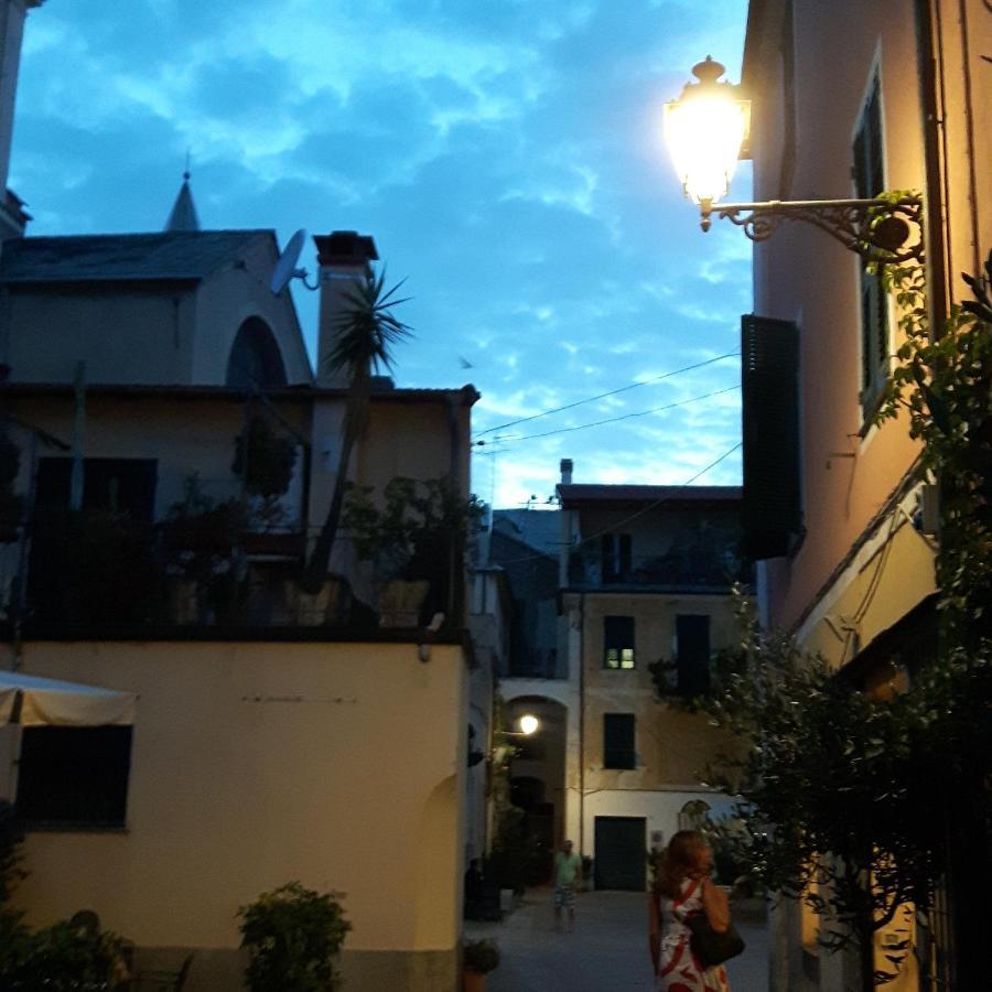 Mae Albenga Suites Экстерьер фото